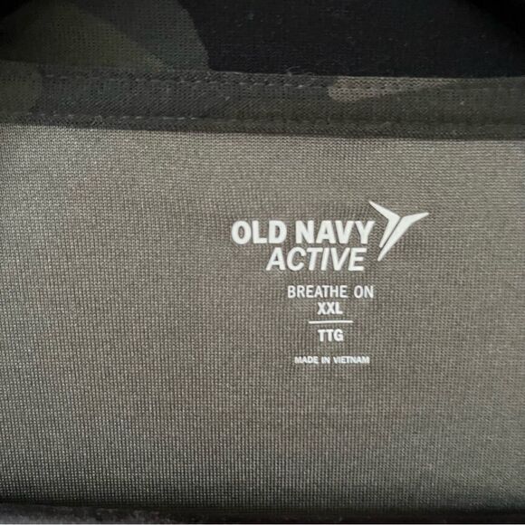 Old Navy Camo Activewear Long Sleeve T-shirt - Picture 5 of 6